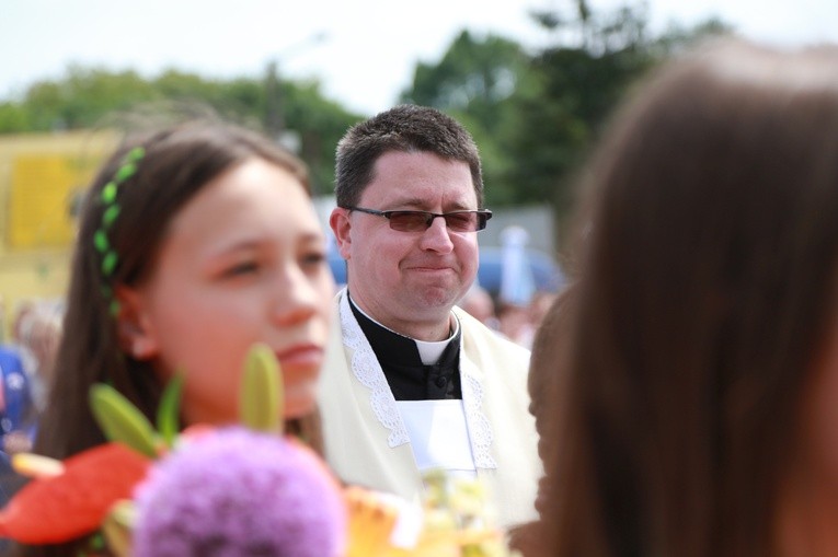 Zakończenie Mszy św. i procesja do sanktuarium