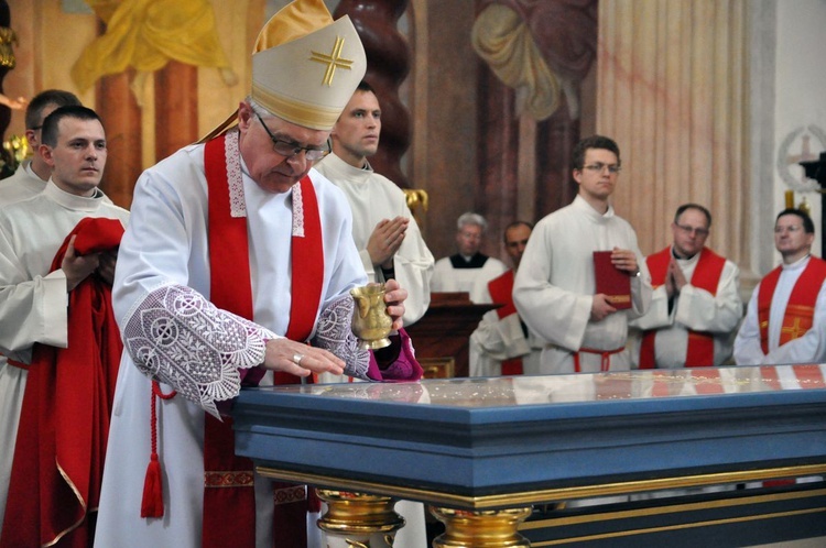 Poświęcenie kościoła i ołtarza w Skrzatuszu