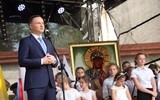 Prezydent Andrzej Duda przemawia z festynowej sceny