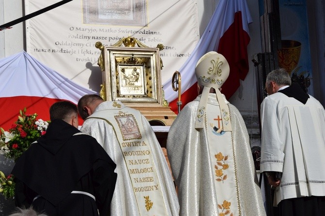 Obchody 250. rocznicy koronacji cudownego obrazu Matki Bożej w Miedniewicach