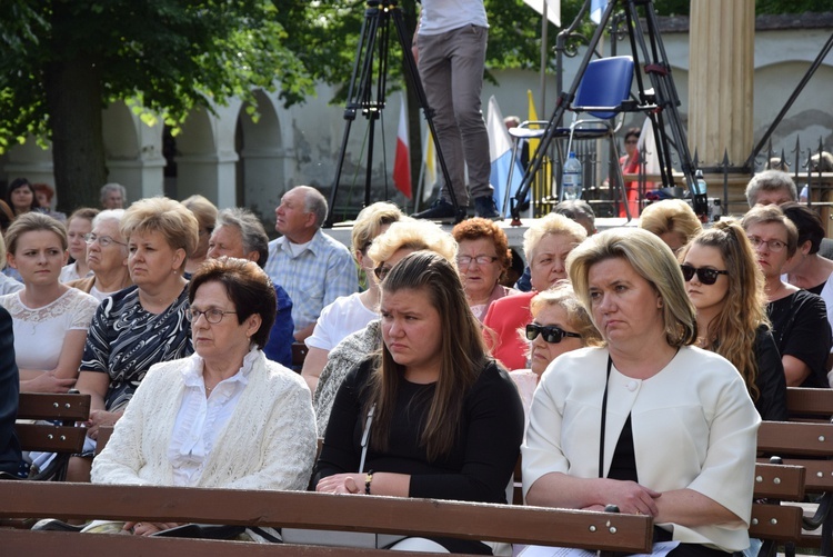 Obchody 250. rocznicy koronacji cudownego obrazu Matki Bożej w Miedniewicach