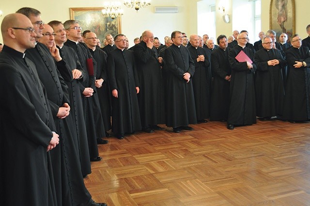 	Po zmianach proboszczowskich, które zaczną obowiązywać od 1 lipca, pod koniec wakacji przyjdzie również czas na zmiany wśród księży wikariuszy.