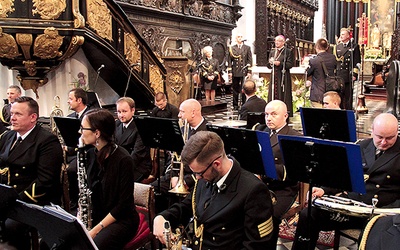 Za początek istnienia zespołu uznaje się marzec 1952 roku. Wówczas zaczęła działać Orkiestra Kaszubskiej Jednostki Wojsk Ochrony Pogranicza.