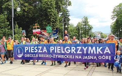 ▲	Diecezjalna pielgrzymka wkracza na Jasną Górę  co roku 11 sierpnia.