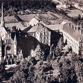 Ojciec Tomasz Skibiński założył w internecie blog historyczny z okazji 100-lecia parafii. Tam opublikował wiele archiwalnych, nigdy wcześniej nie oglądanych zdjęć. 