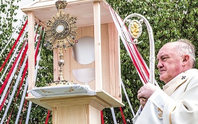 Procesja Bożego Ciała zatrzyma się tradycyjnie przy czterech ołtarzach.