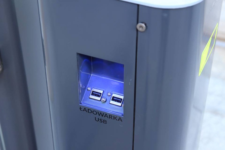 Porty USB na przystankach 