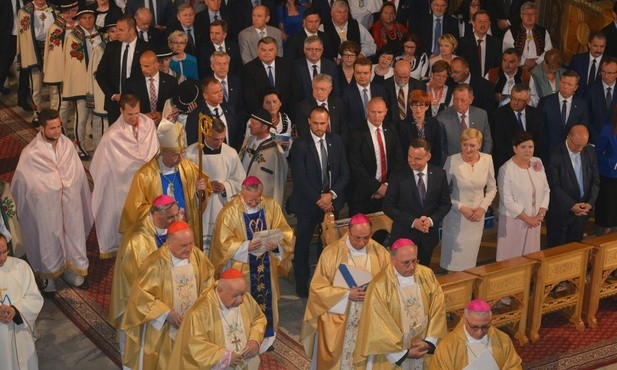 Rozpoczęła się Msza św. z udziałem Episkopatu Polski na Krzeptówkach
