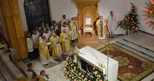 Biskupi dokonali odnowienia Aktu Poświęcenia Kościoła w Polsce Niepokalanemu Sercu Maryi