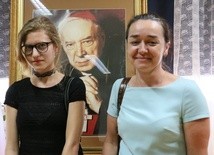 Ola Lipińska ze swą nauczycielką Izabelą Łukasik, pod kierunkiej której napisała konkursową pracę