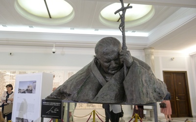 W Sejmie otwarto wystawę pt. "Twarze Jana Pawła II"