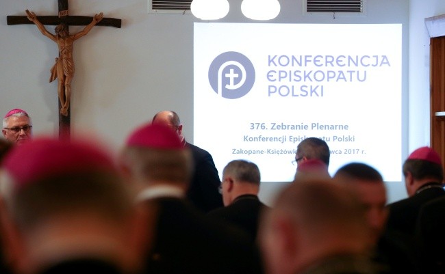 Episkopat: nowelizacja wytycznych ws. przypadków nadużyć wobec małoletnich