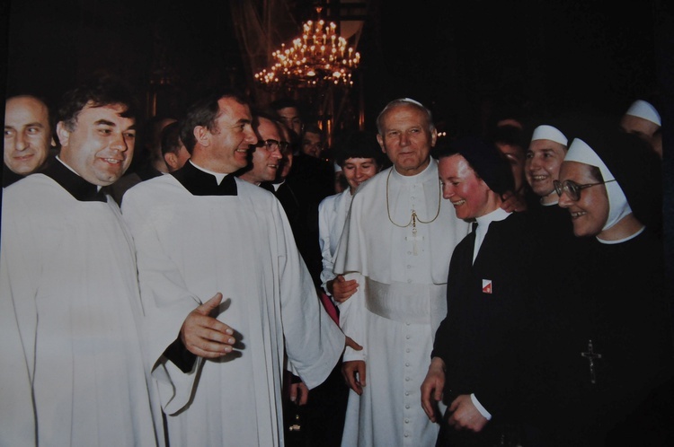 Jan Paweł II w katedrze lubelskiej 9 czerwca 1987 r.