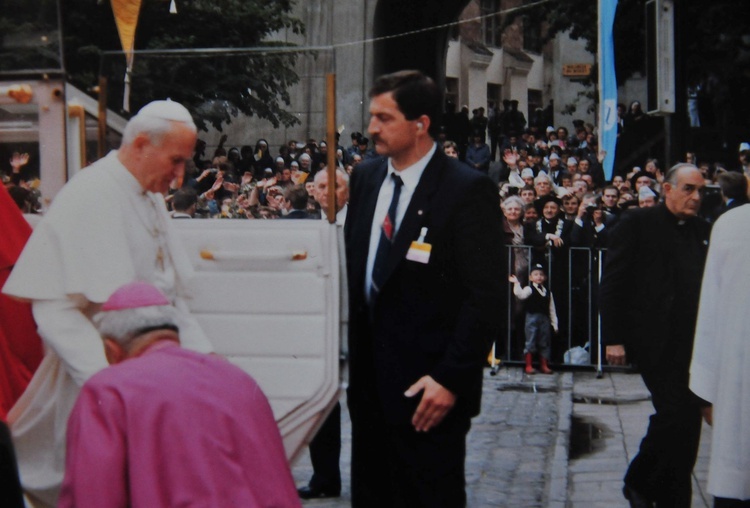 Jan Paweł II w katedrze lubelskiej 9 czerwca 1987 r.