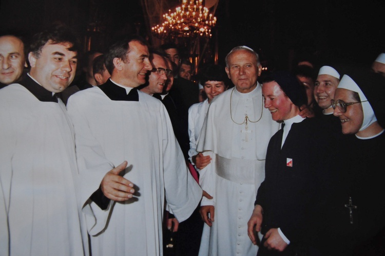 Jan Paweł II w katedrze lubelskiej 9 czerwca 1987 r.