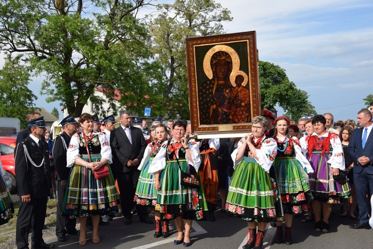 Powitanie ikony MB Częstochowskiej w Chruślinie