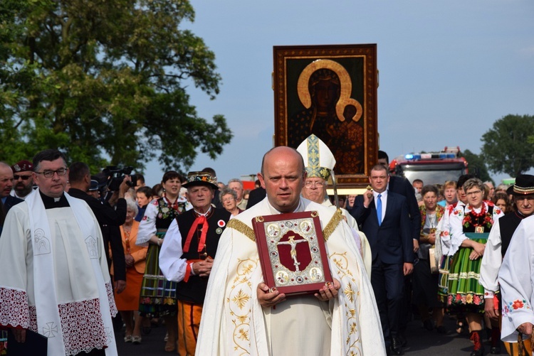 Powitanie ikony MB Częstochowskiej w Chruślinie