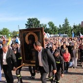 Powitanie ikony MB Częstochowskiej w parafii Chrystusa Dobrego Pasterza w Łowiczu