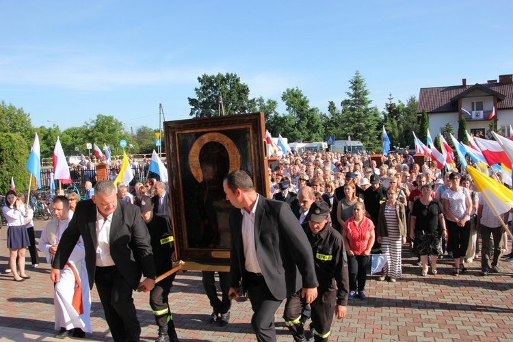 Powitanie ikony MB Częstochowskiej w parafii Chrystusa Dobrego Pasterza w Łowiczu