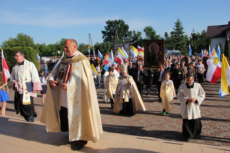 Powitanie ikony MB Częstochowskiej w parafii Chrystusa Dobrego Pasterza w Łowiczu