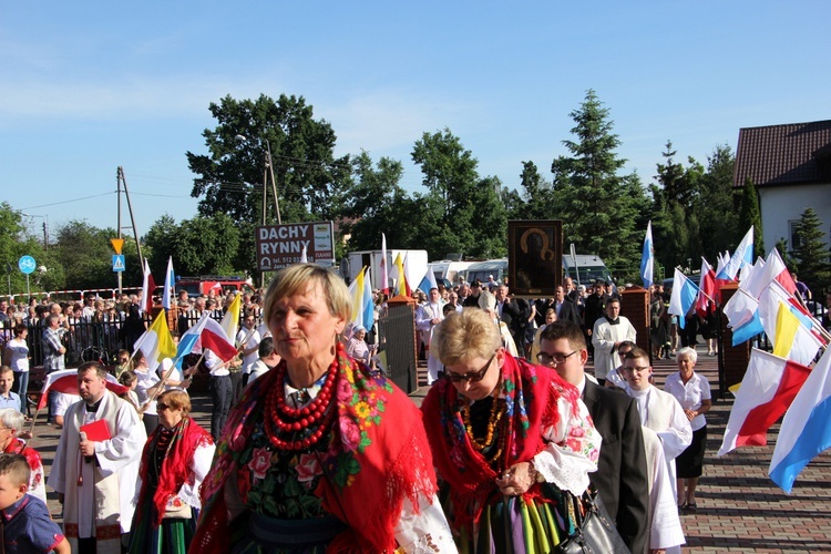 Powitanie ikony MB Częstochowskiej w parafii Chrystusa Dobrego Pasterza w Łowiczu