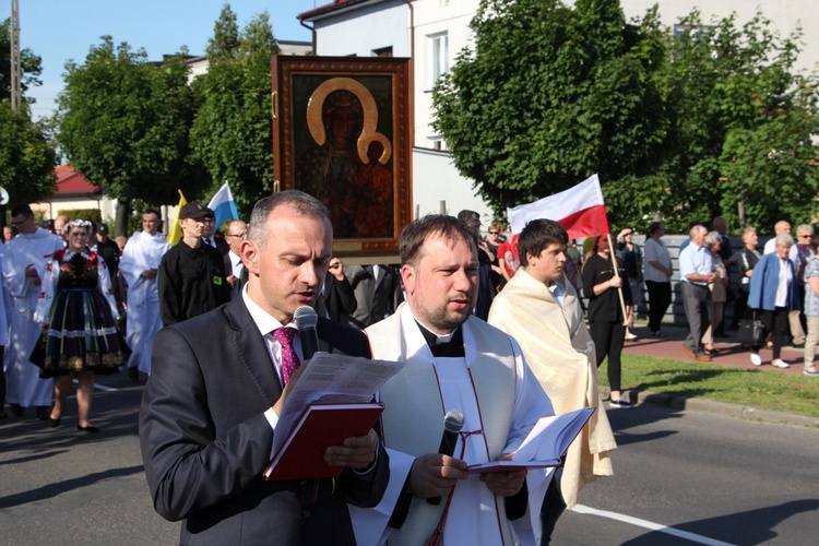 Powitanie ikony MB Częstochowskiej w parafii Chrystusa Dobrego Pasterza w Łowiczu