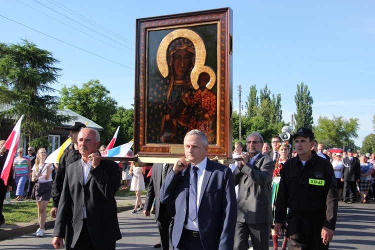 Powitanie ikony MB Częstochowskiej w parafii Chrystusa Dobrego Pasterza w Łowiczu