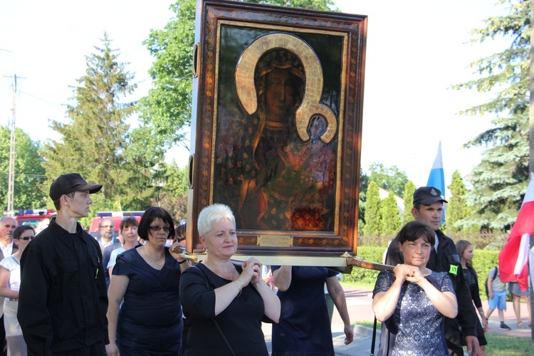 Powitanie ikony MB Częstochowskiej w parafii Chrystusa Dobrego Pasterza w Łowiczu