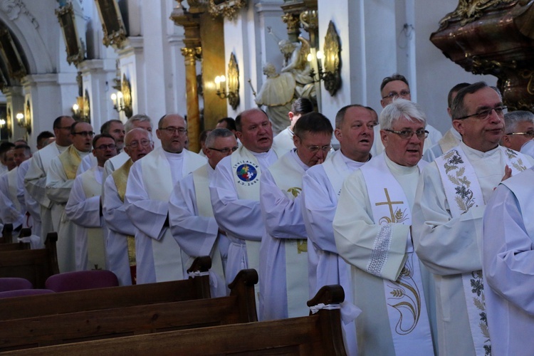 Pielgrzymka duchowieństwa do grobu św. Jadwigi