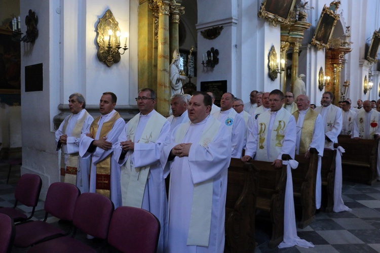 Pielgrzymka duchowieństwa do grobu św. Jadwigi