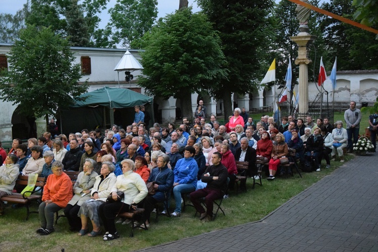 Nocna pielgrzymka z Miedniewic do Niepokalanowa