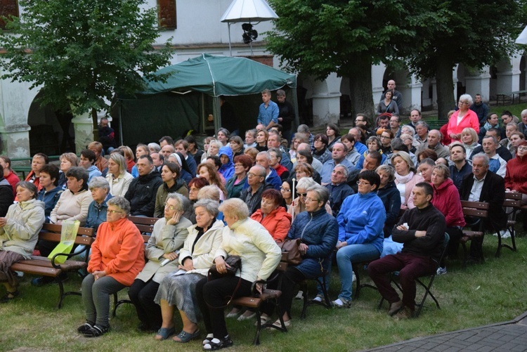 Nocna pielgrzymka z Miedniewic do Niepokalanowa