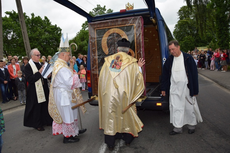 Powitanie ikony MB Częstochowskiej w Łyszkowicach