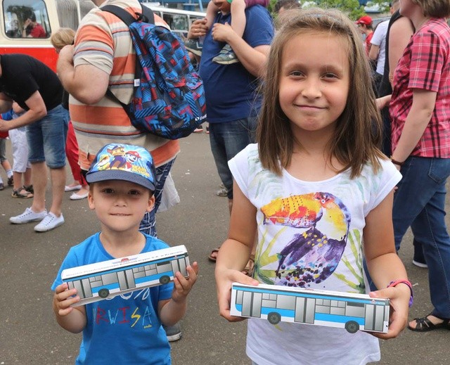 Przejazd starych autobusów