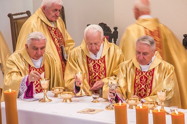 Jubileusze kapłańskie przeżywali abp Wojciech Ziemba, abp Edmund Piszcz oraz abp Józef Kowalczyk.