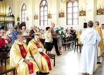 Ks. Piotr Bryk, odpowiedzialny za dzieło w diecezji elbląskiej, czeka na zgłoszenia osób, które chciałyby w swojej parafii utworzyć margaretkę, tel.: 55 236 29 34.