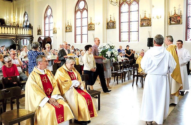 Ks. Piotr Bryk, odpowiedzialny za dzieło w diecezji elbląskiej, czeka na zgłoszenia osób, które chciałyby w swojej parafii utworzyć margaretkę, tel.: 55 236 29 34.