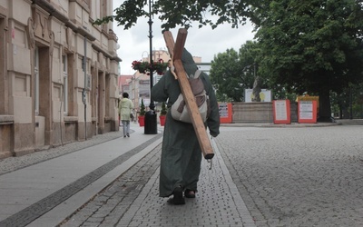 Mówi wszystko jedynie swoją obecnością 