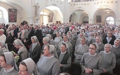 Historia Kościoła na Dolnym Śląsku nierozerwalnie łączy się z posługą zakonnic.