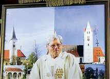 	Ks. Hubert Dobiosch (1933–2017) na tle kościołów,  w których pracował. 