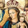 	Jeden z wielu wizerunków koronowanej Matki Bożej,  jakie można zobaczyć na wystawie.