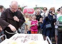 ▲	Pasterz Kościoła wrocławskiego zaznaczył, że dzieła parafialne to konkretne znaki, że Trójjedyny Bóg jest obecny we wspólnocie wiernych.
