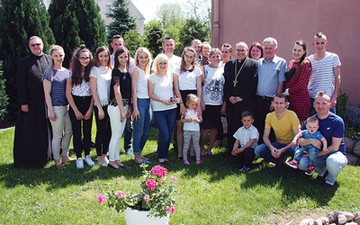 ▲	Wielodzietną familię odwiedził niedawno bp Jacek Kiciński.