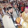 Abp Marek Jędraszewski przewodniczył Mszy św. w kościele Świętego Krzyża i odebrał dla wszystkich biskupów regionalne przysmaki, czyli oscypki.