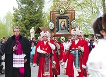 Wszyscy jesteśmy zapatrzeni w oblicze Matki Bożej Cierpliwie Słuchającej.