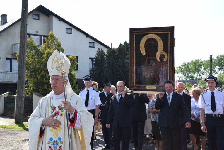 W niedzielne popołudnie Pani Jasnogórska przybyła do Pszczonowa