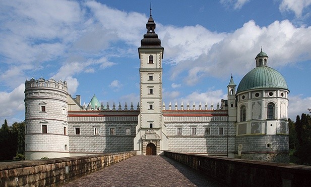 Piękny renesansowy pałac w Krasiczynie. Niektóre sale łączą tajne przejścia