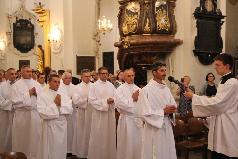 Promocja nadzwyczajnych szafarzy Komunii św.