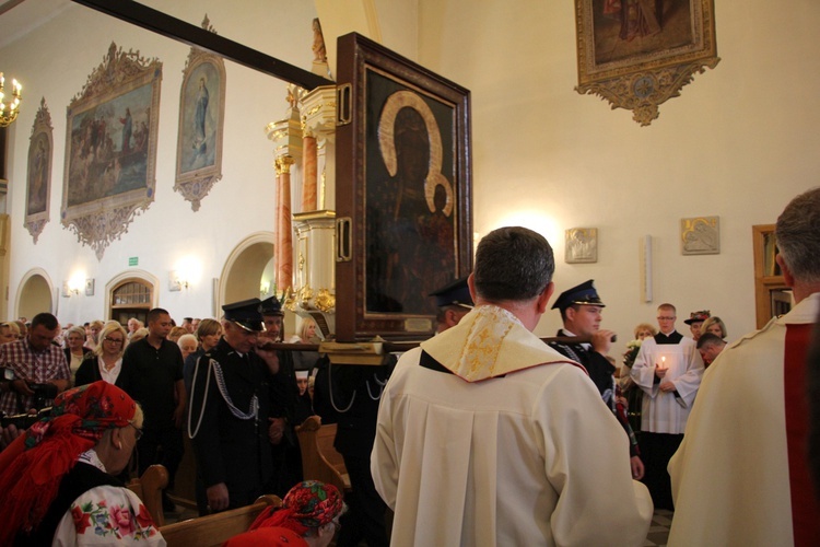 Powitanie ikony MB Częstochowskiej w parafii Świętego Ducha w Łowiczu