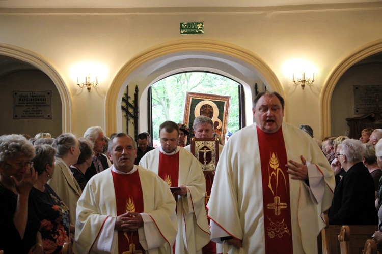 Powitanie ikony MB Częstochowskiej w parafii Świętego Ducha w Łowiczu